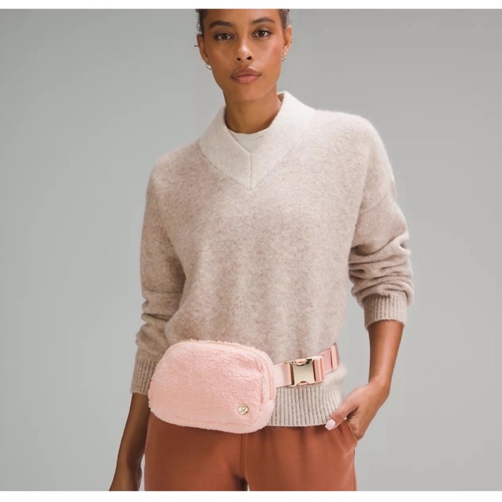 Lululemon Everywhere Belt Bag *Fleece in Strawberry Milkshake
